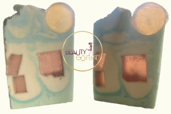 Blick in die Wolken. Seife und Transparentseife verarbeitet